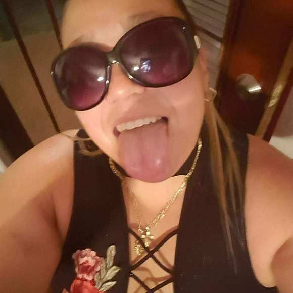 Meet your Posher, Yolanda - Picture 1 of 1